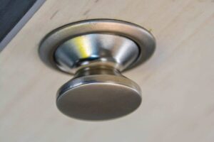 Schlösser, Beschläge und Scharniere im Campingfahrzeug – Formen, Reparatur, Ersatzteile 5 Pushlock geoeffnet