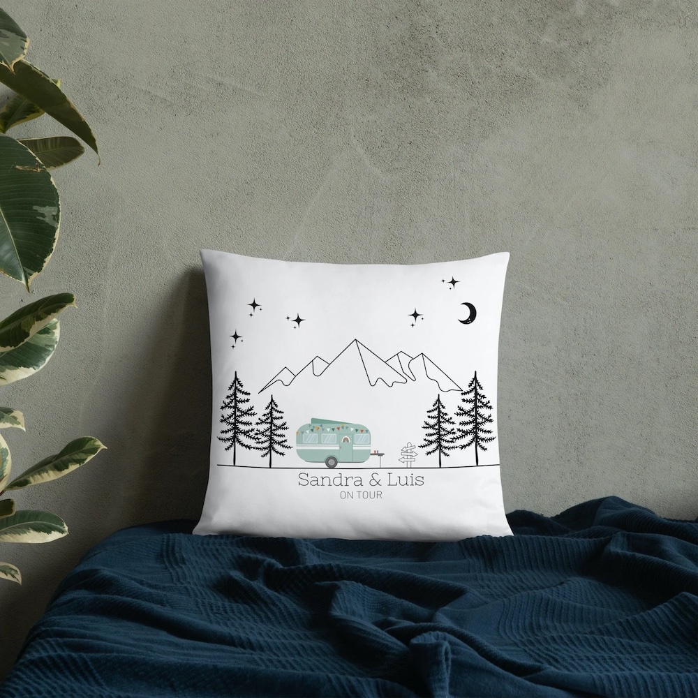 Kissen als Camper-Geschenk von Little Mathilda bei etsy
