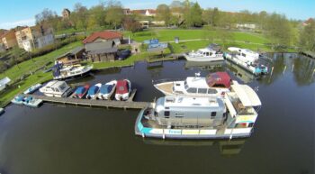 Camping auf dem Wasser im Hafen Freecamper Armin Heun