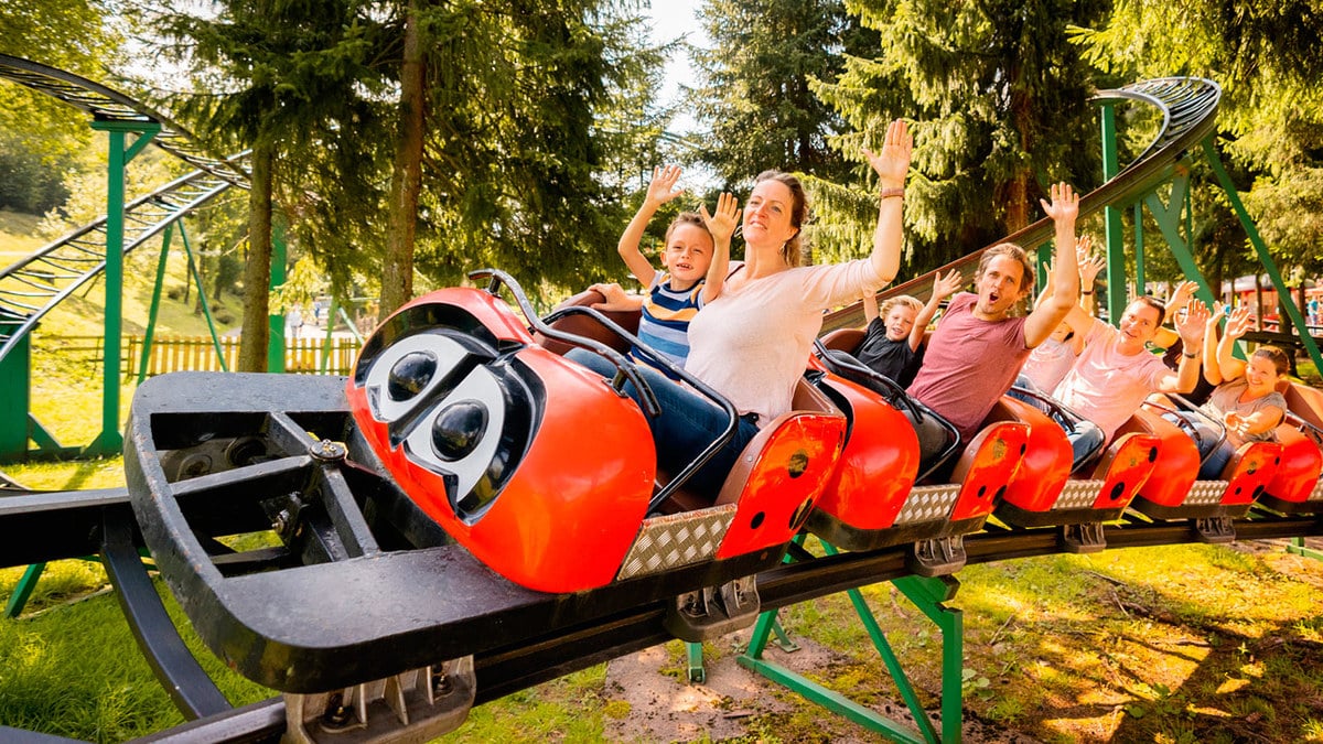 Camping an Freizeitparks: Vergnügen für die ganze Familie 33 Marienkäferbahn in Fort Fun einem Freizeitpark in Deutschland