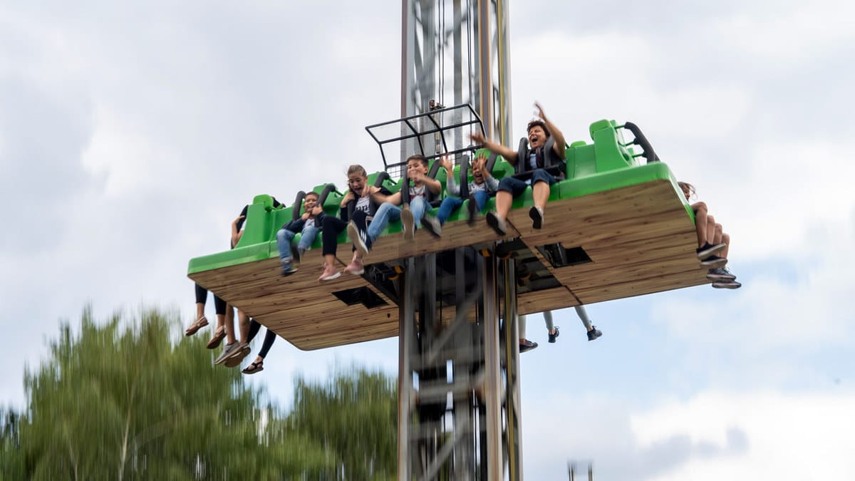 Camping an Freizeitparks: Vergnügen für die ganze Familie 7 Der Victoria Freefall Tower im Serengeti Park