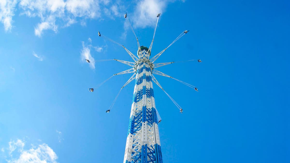 Camping an Freizeitparks: Vergnügen für die ganze Familie 22 Der Allgäuflieger im SkylinePark einem Freizeitpark in Deutschland