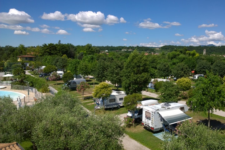 Camping Baia Verde Wohnmobilstellplaetze und Wohnwagenstellplaetze auf dem Campingplatz