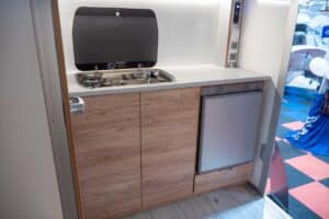 Blyss Speedcaravan Küche Kühlschrank
