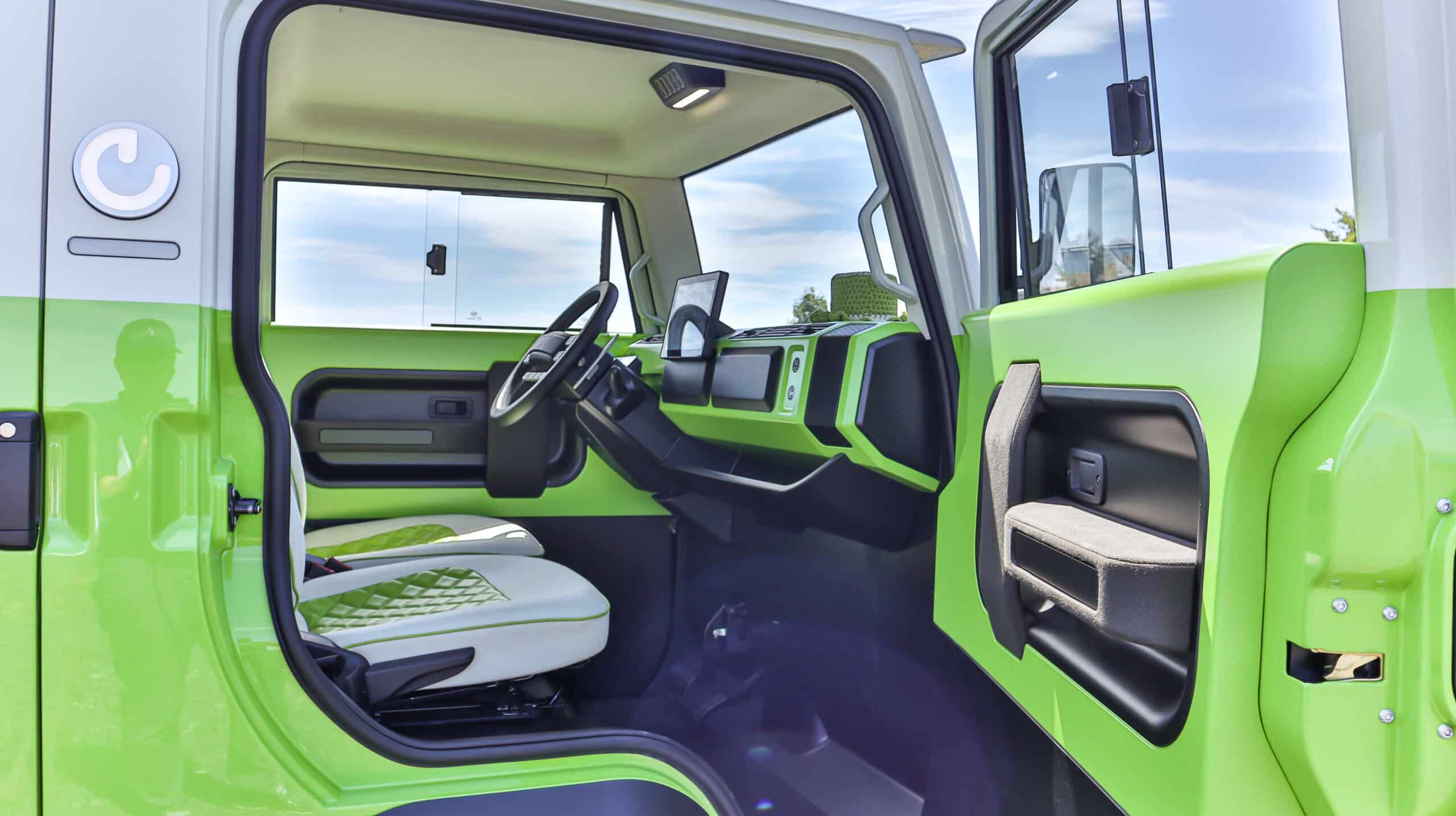 Xbus Camper von ElectricBrands: umweltfreundlicher Mini-Camper mit bis zu 600 km Reichweite 9 ElectricBrands Xbus Camper Fahrerkabine