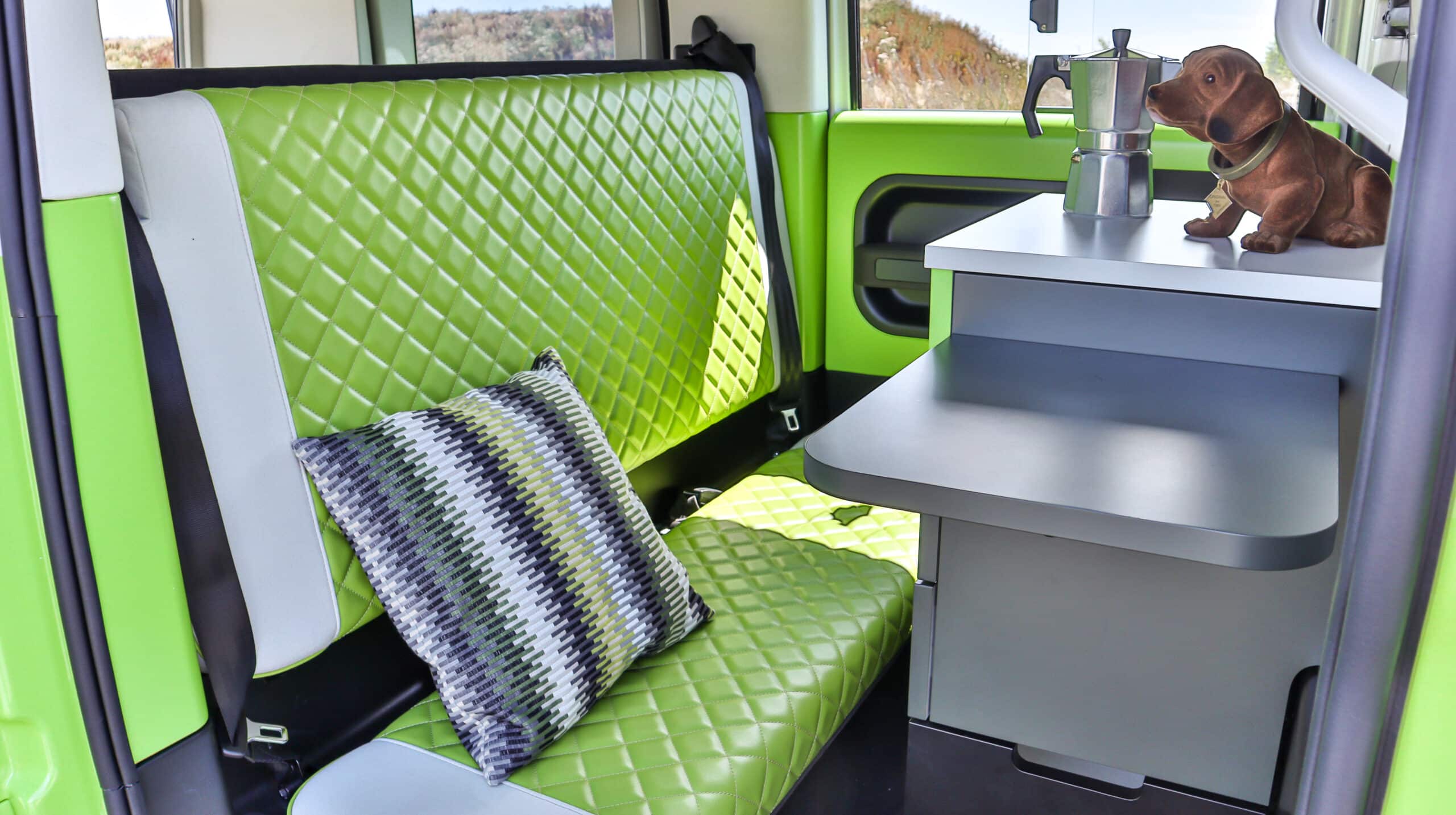 Xbus Camper von ElectricBrands: umweltfreundlicher Mini-Camper mit bis zu 600 km Reichweite 6 ElectricBrands Xbus Camper Rückbank