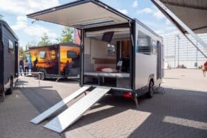 Wohnwagen-Neuheiten 2023: THECUBER – modularer Caravan für Individualisten 9 The Cuber Heckansicht