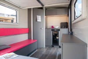 Wohnwagen-Neuheiten 2023: THECUBER – modularer Caravan für Individualisten 20 The Cuber Grau Rot