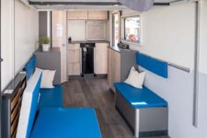 Wohnwagen-Neuheiten 2023: THECUBER – modularer Caravan für Individualisten 19 The Cuber Blau Beige