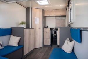 Wohnwagen-Neuheiten 2023: THECUBER – modularer Caravan für Individualisten 17 The Cuber Blau Beige