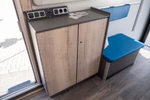 Wohnwagen-Neuheiten 2023: THECUBER – modularer Caravan für Individualisten 18 The Cuber Blau Beige