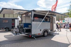 Wohnwagen-Neuheiten 2023: THECUBER – modularer Caravan für Individualisten 2 The Cuber Rampe