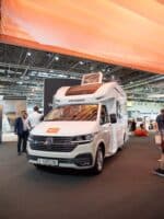 WEINSBERG X-Cursion Van (2023) – innovatives Wohnmobil auf VW T 6.1-Basis mit Schwenkbad 4 Weinsberg X-Cursion Van Seitlich