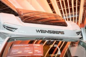 WEINSBERG X-Cursion Van (2023) – innovatives Wohnmobil auf VW T 6.1-Basis mit Schwenkbad 3 Weinsberg X-Cursion Van Dachfenster