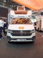 WEINSBERG X-Cursion Van (2023) – innovatives Wohnmobil auf VW T 6.1-Basis mit Schwenkbad 2 Weinsberg X-Cursion Van Frontansicht