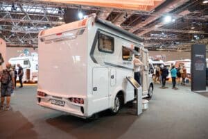WEINSBERG X-Cursion Van (2023) – innovatives Wohnmobil auf VW T 6.1-Basis mit Schwenkbad 28 Weinsberg X-Cursion Van 500 MQ hinten