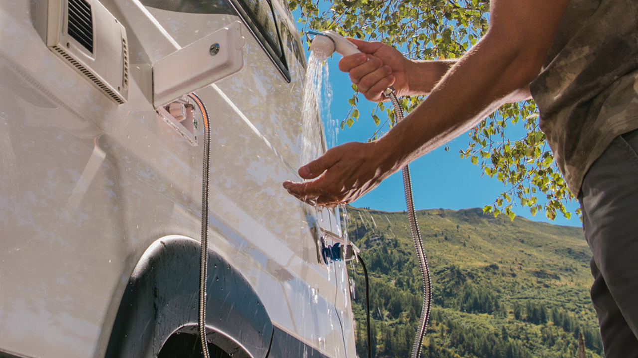 Living Vehicle – der autarke Wohnwagen gewinnt Wasser aus der Luft