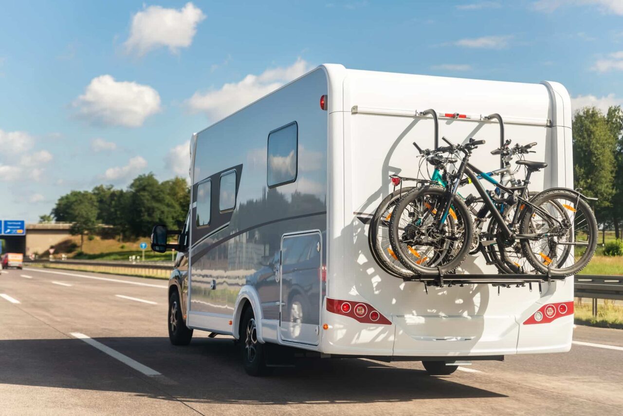Wohnmobil mit Fahrradträger am Heck