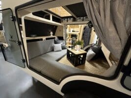Dieser nachhaltige Mini-Wohnwagen von Kuckoo hat ein Leergewicht von unter 400 kg 10 Kuckoo Camper Emma Innen