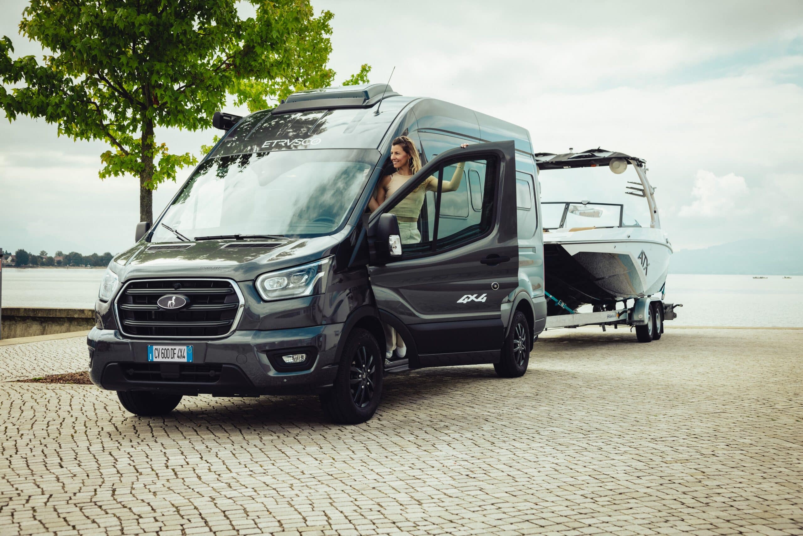 Der ultimative Begleiter für dein Camping-Abenteuer: Entdecke den neuen Etrusco Campervan mit Allradantrieb 2 Etrusco CV 600 DF boot scaled