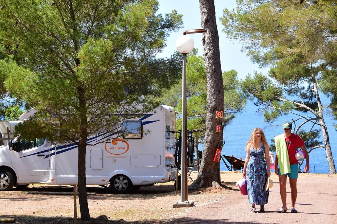 camping provence yelloh village plage du dramont