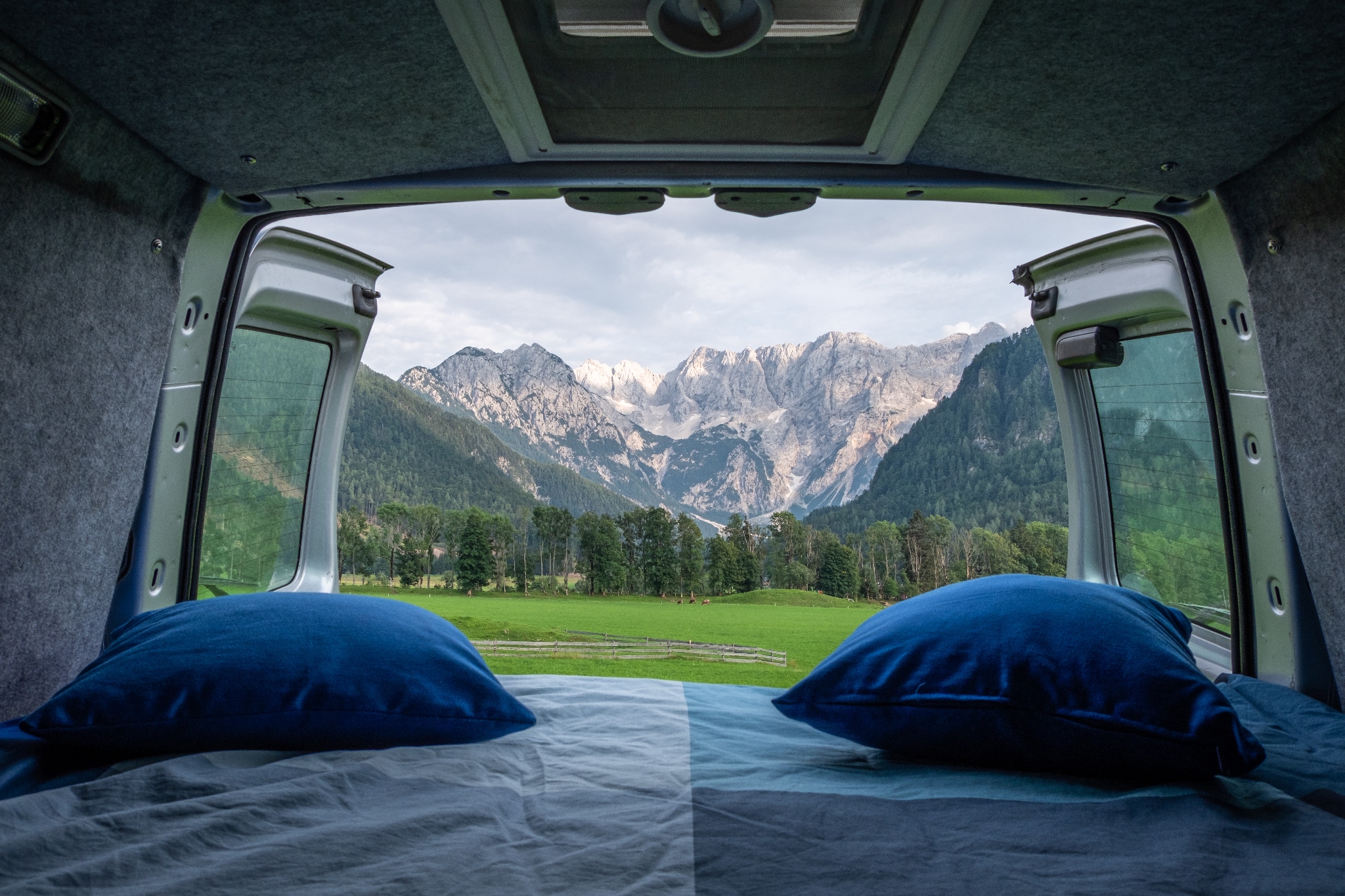 So schläfst du nie mehr schlecht beim Camping – Expertentipps für erholsamen Schlaf
