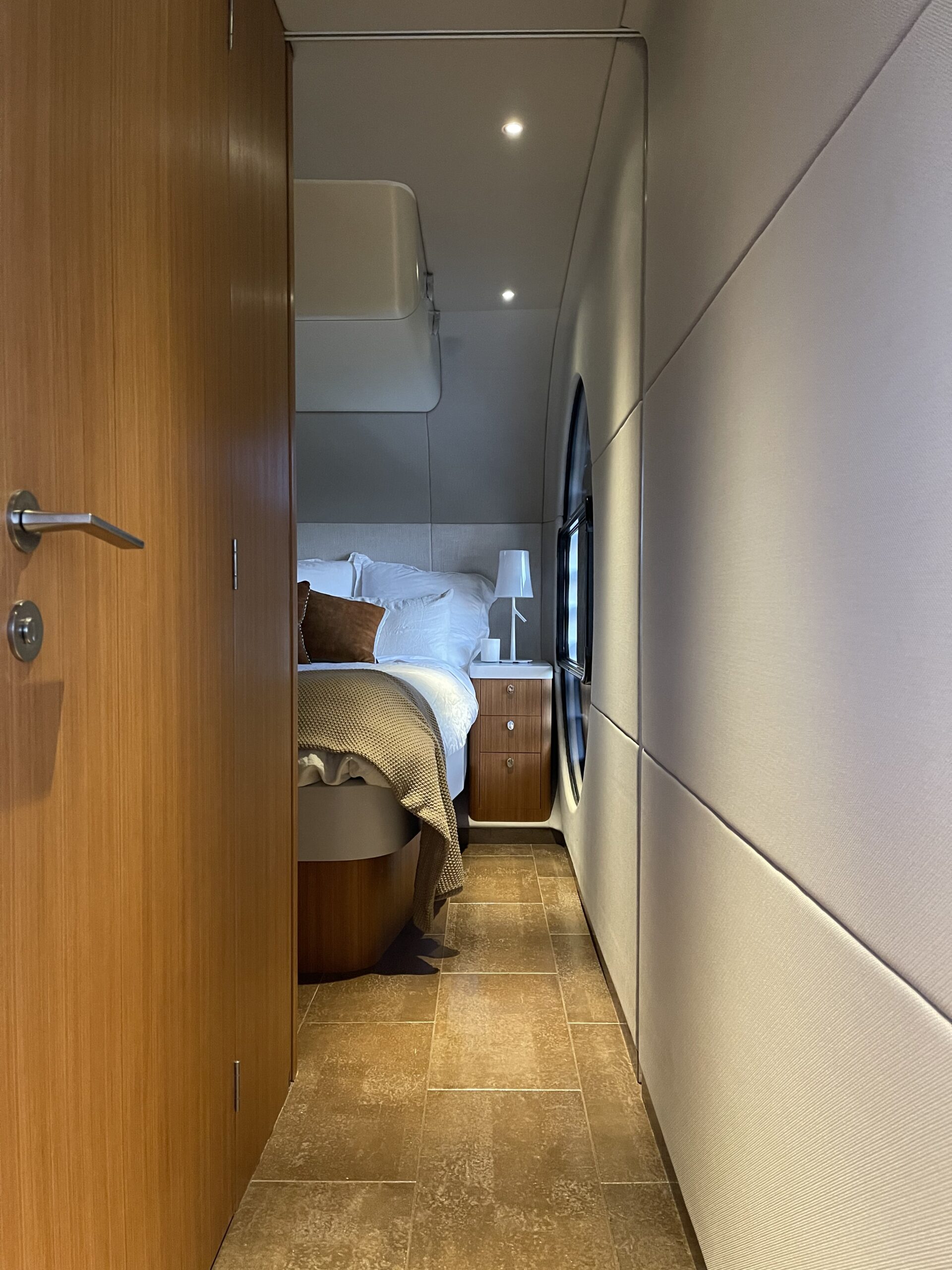 Luxus-Wohnwagen aus Neuseeland: Der innovative Romotow T8 mit drehbarem Wohnbereich und Terrasse 14 Romotow t8 Luxus-Wohnwagen