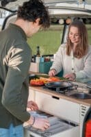 Ventje Campervan: Der vielseitige Camper aus den Niederlanden erobert den deutschen Markt 8 Ventje Campervan Küche Innen und außen