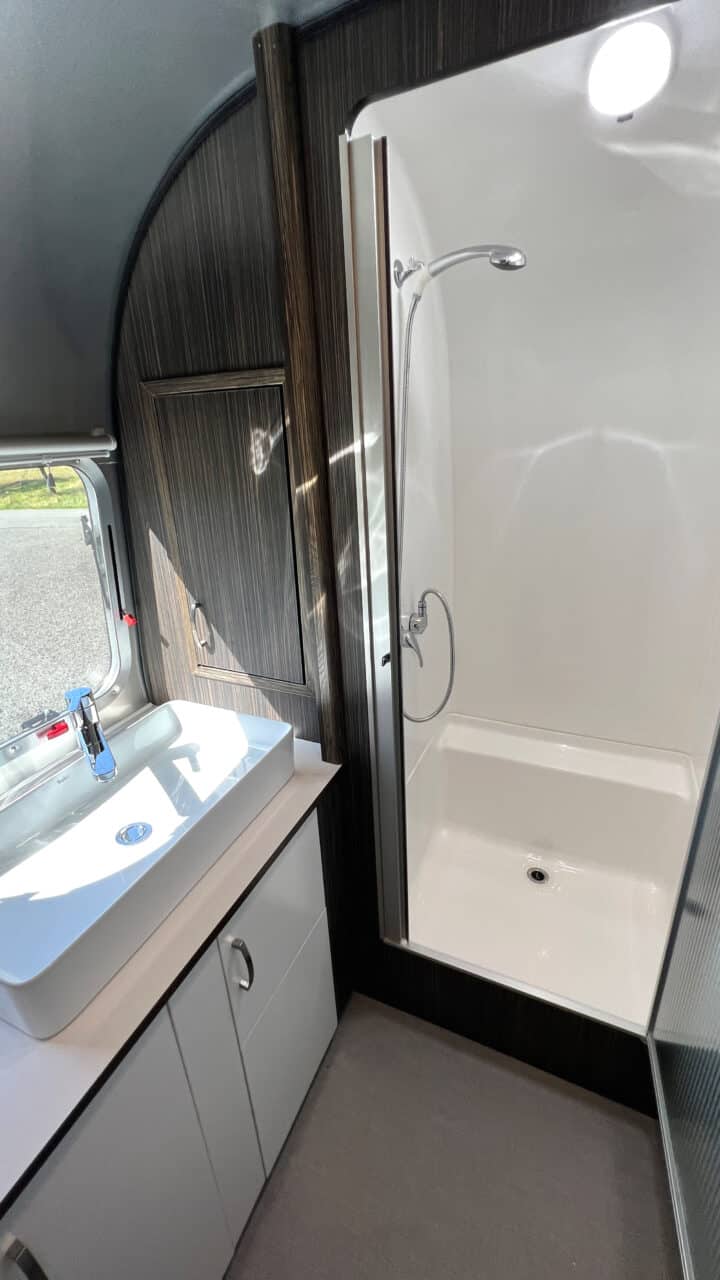Airstream International 25IB Dusche