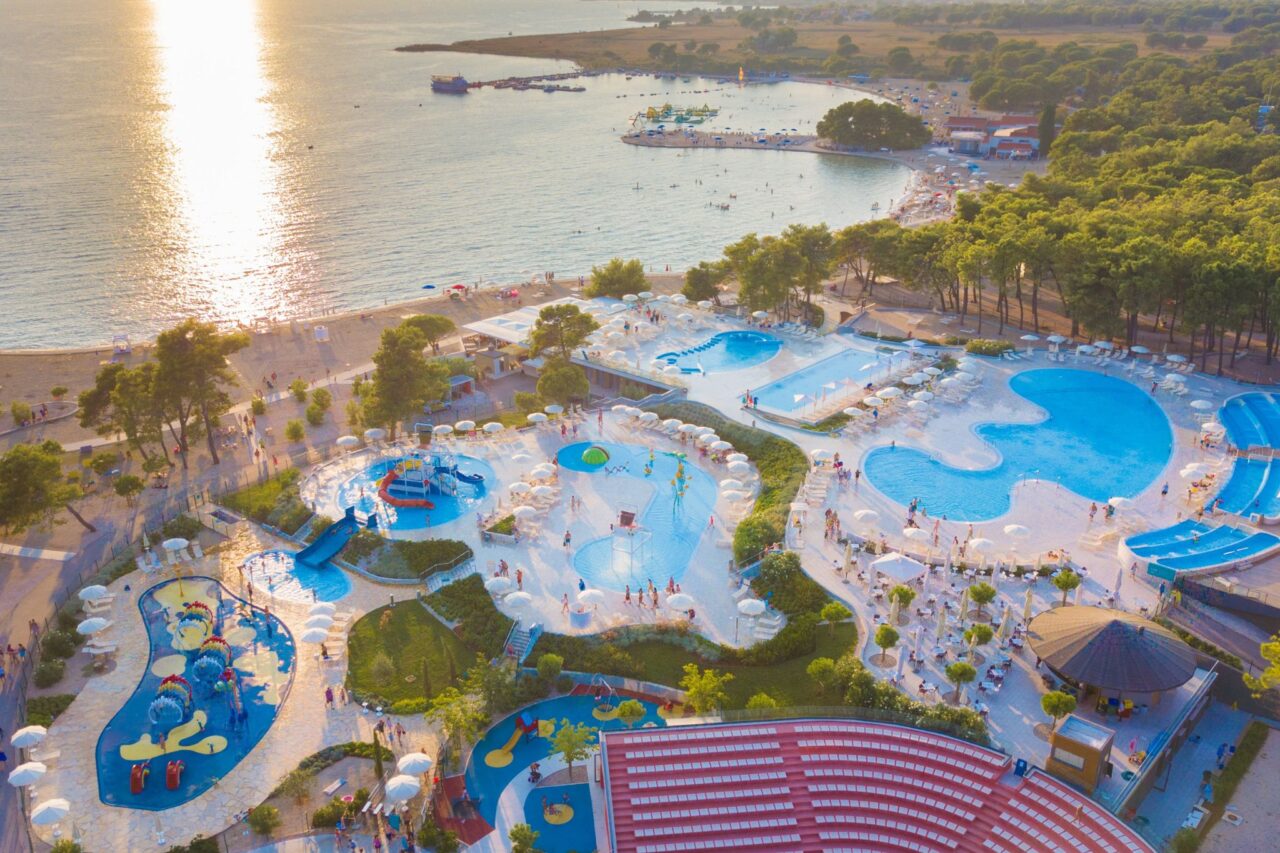 Campingurlaub in Kroatien: beliebte Campingplätze im sonnigen Dalmatien 2 Campingplätze Dalmatien Zaton Holiday Resort - Das Zaton Holiday Resort in der Region Dalmatien – ein Paradies (nicht nur) für Wasserratten. © PiNCAMP