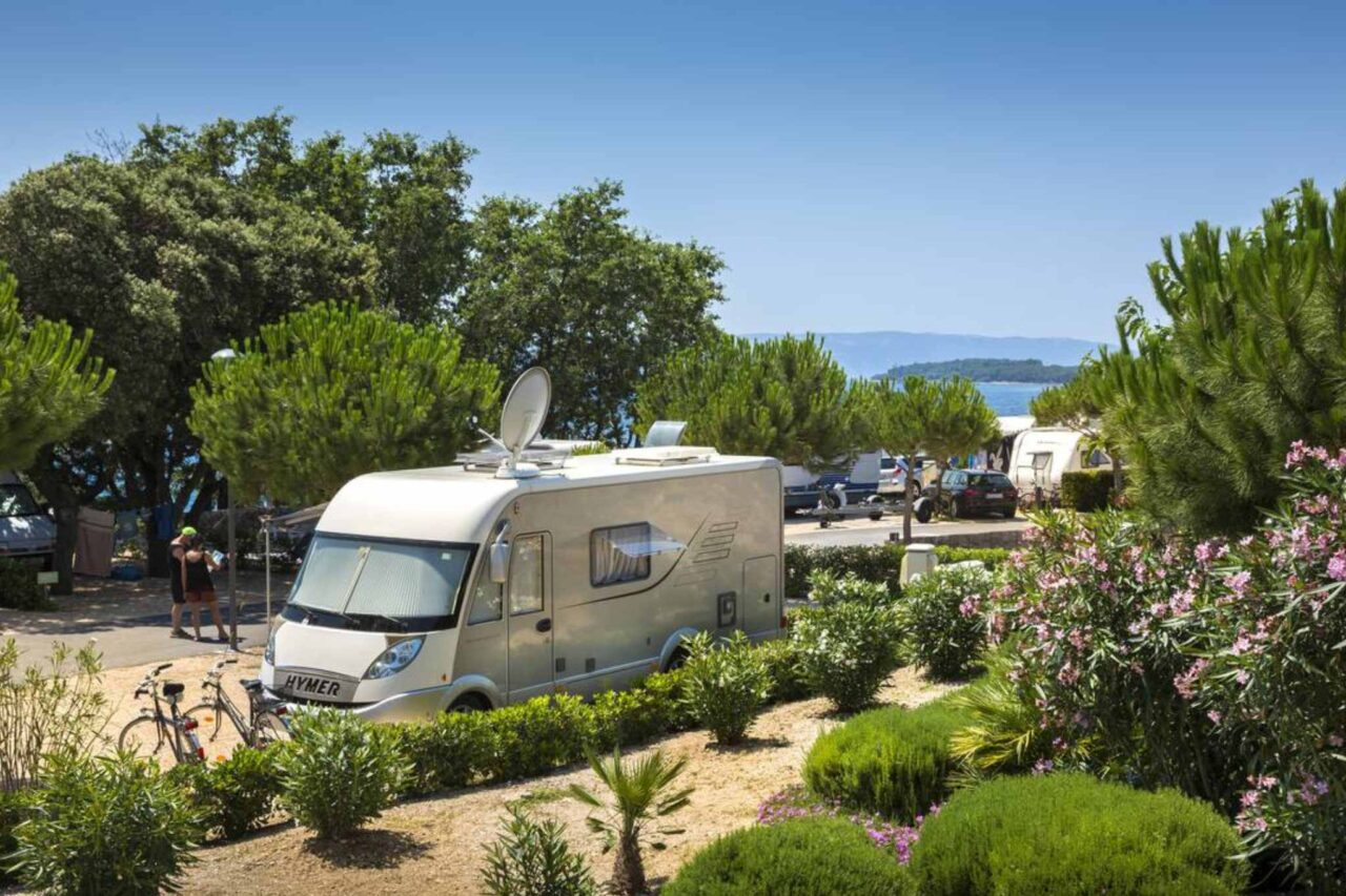 Campingplätze Kvarner Bucht -  Großzügige Standplätze, teils mit Blick auf die Adria. © camping.info