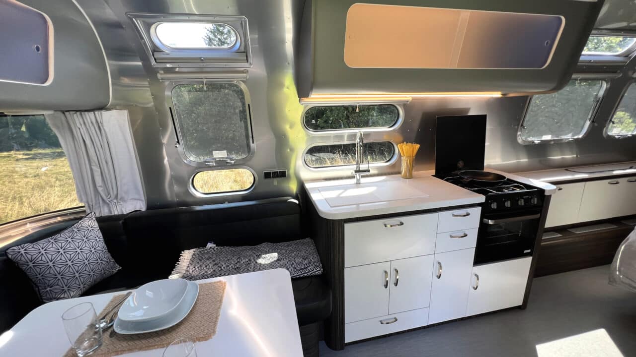 Airstream International 25IB Küche
