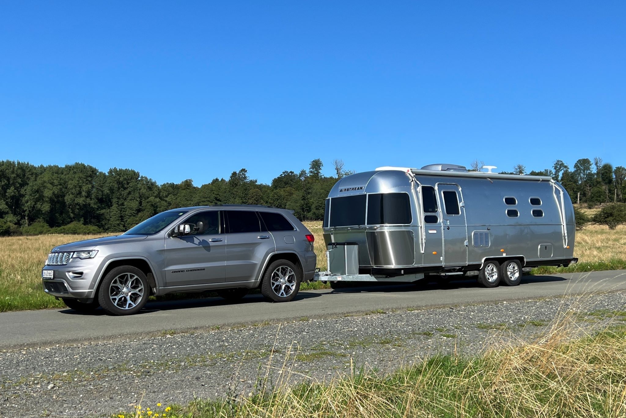 Neuheiten auf dem Caravan Salon 2023: Airstream Germany präsentiert Luxus-Wohnwagen mit Komfortbad und Küche mit Ofen