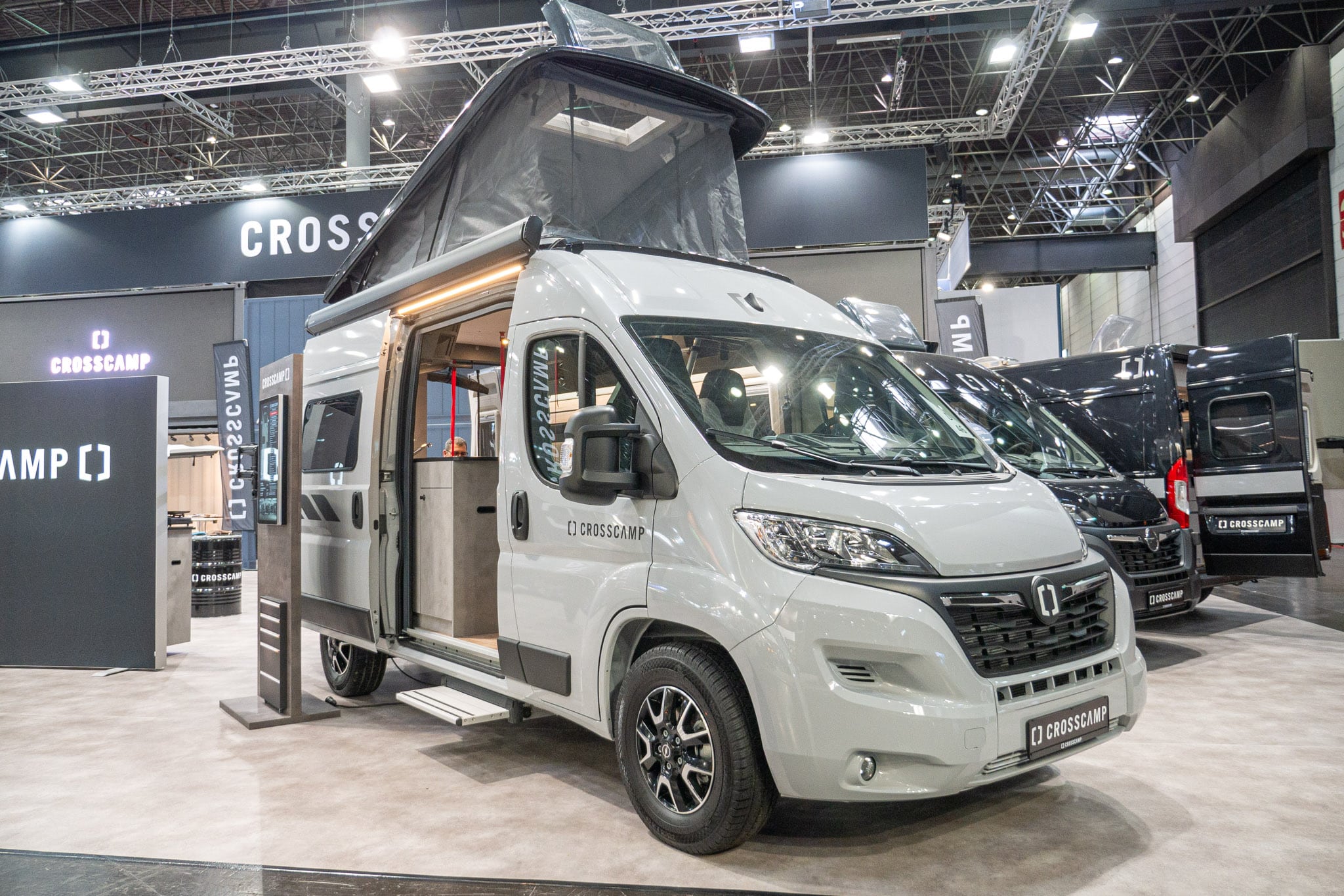 CROSSCAMP Flex 541 (2024): preiswerter Campervan auf Opel Movano-Basis mit variabler Inneneinrichtung – mit 360°-Tour!
