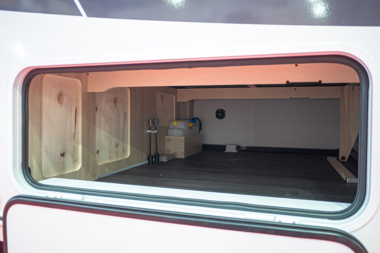 Sterckeman Easy 390 CP Caravan Salon 2023 Serviceklappe