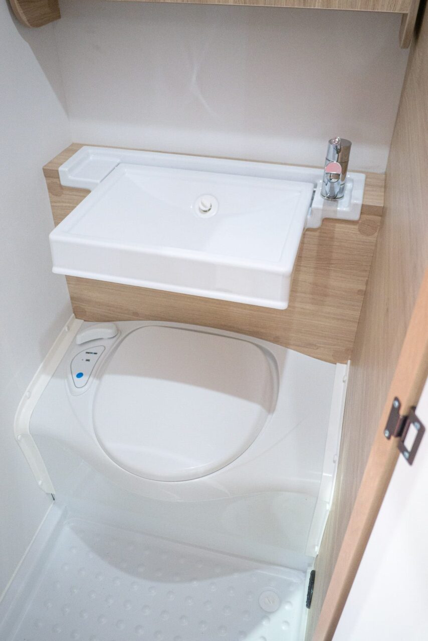 Sterckeman Easy 390 CP Caravan Salon 2023 Toilette Waschbecken