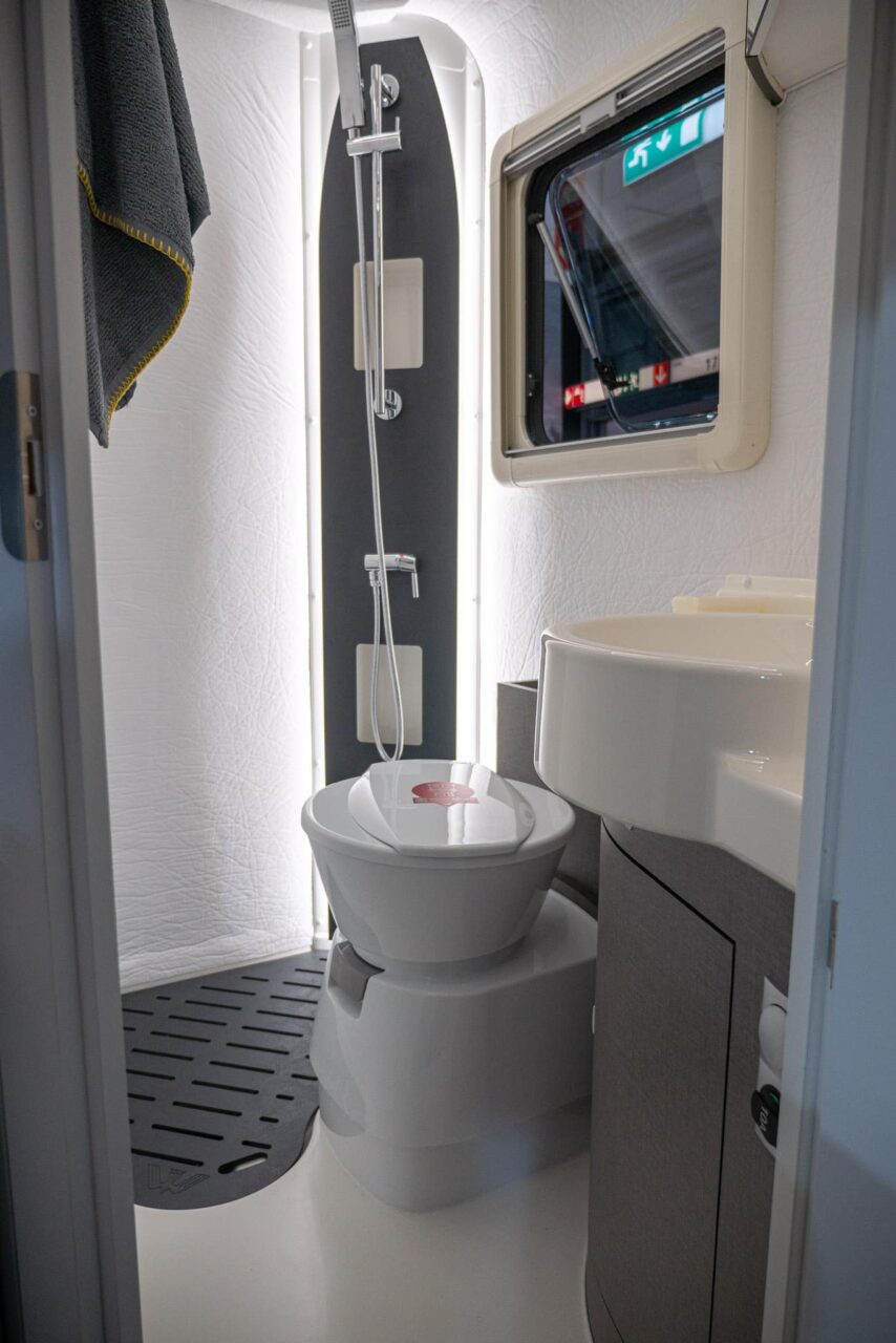 Wingamm Oasi 610 M Caravan Salon 2023 Bad