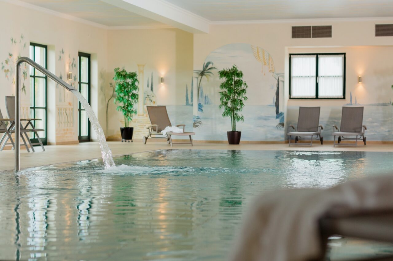 Vital Camping Bayerbach Pool im Wellnessbereich des Campingplatzes ©PiNCAMP