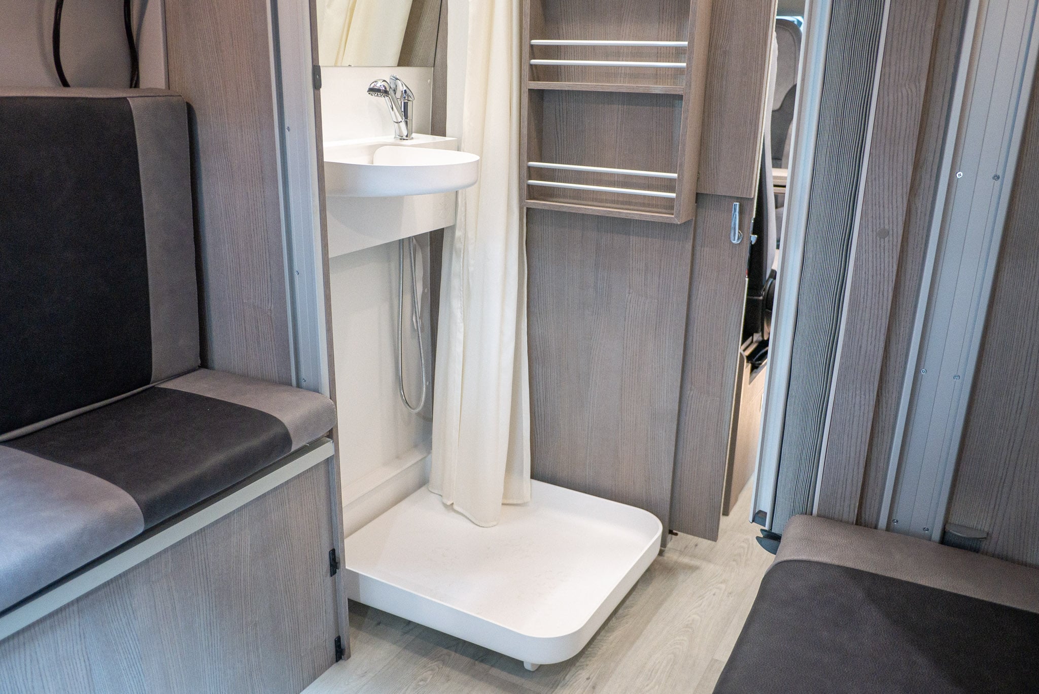 FurgoK Xpace 600+ (2024): innovativer Campervan mit Klappbad und Ultrahochdach – mit 360°-Tour!