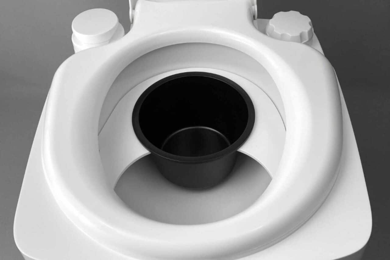 Mehr Autarkie für Camper: Thetford Toilette umbauen zur Trenntoilette 4 Thetford Toilette umbauen zur Trenntoilette: Auch für die Porta Potti-Toiletten und auf Wunsch auch für weitere Modelle bietet flexaport den passenden Einsatz. © flexaport