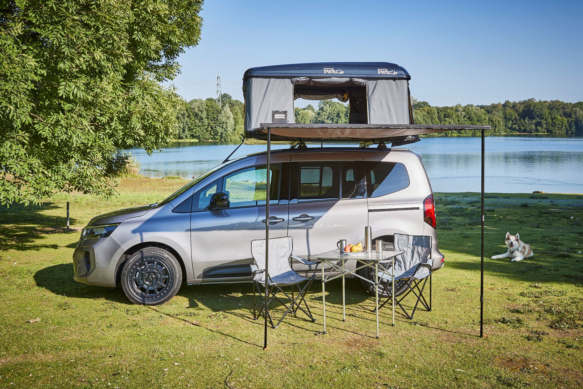 Flexibler Mini-Camper von Nissan: Nissan Townstar EV Kombi – vollelektrischer Hochdachkombi mit Campingmodul und Dachzelt