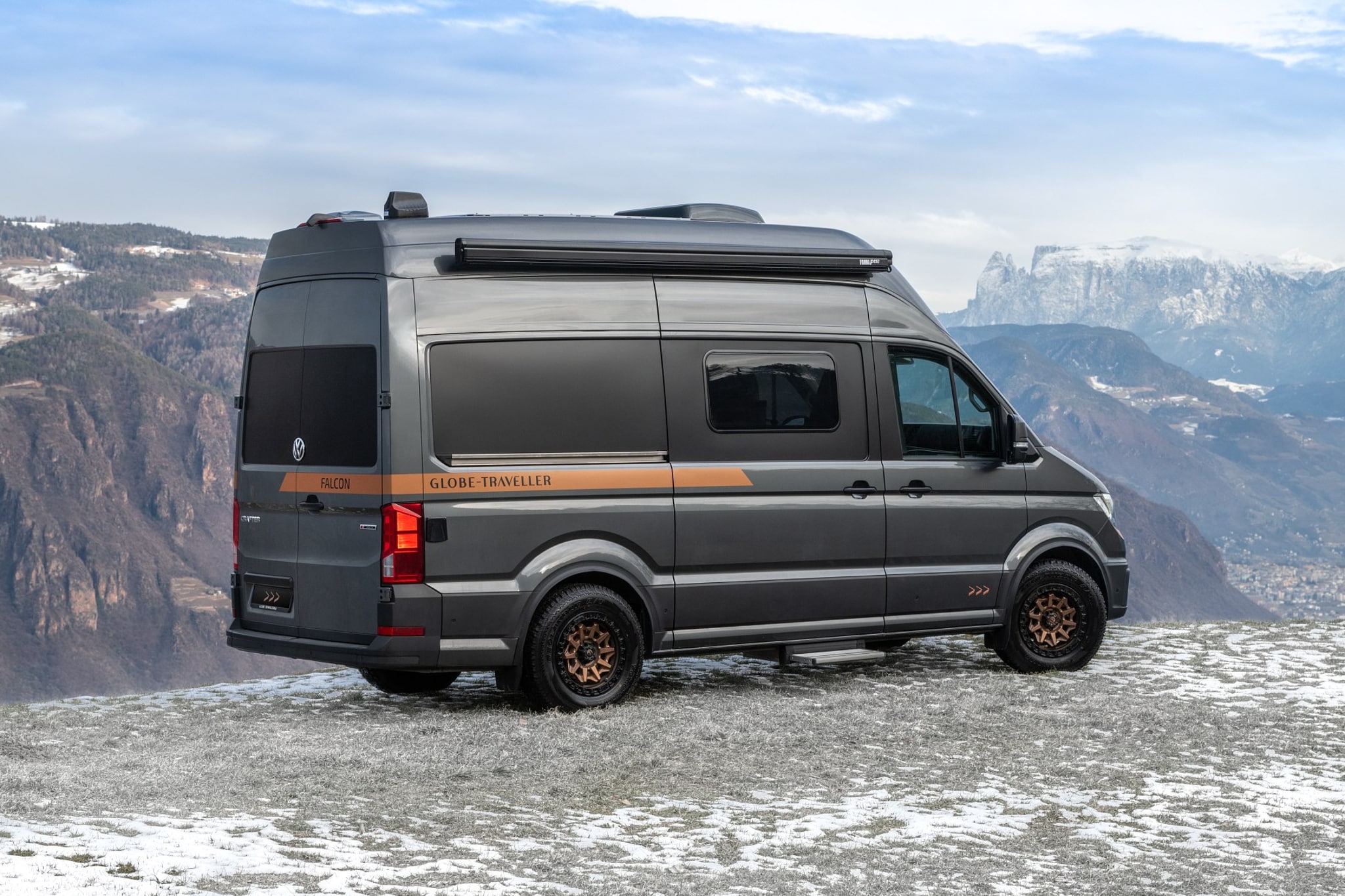 Globe-Traveller Falcon: wintertauglicher Luxus-Campervan mit effizienter Isolierung aus Polen – perfekt fürs Wintercamping!
