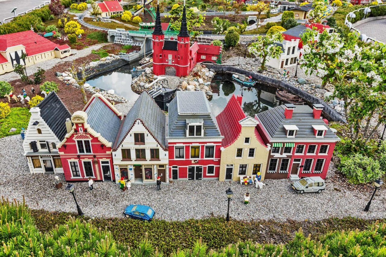Schwäbische Alb: Die besten Campingplätze und Tipps für unvergessliche Erlebnisse 14 Camping-auf-der-Schwaebischen-Alb-Legoland-Guenzburg