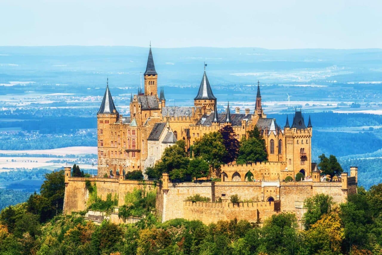Schwäbische Alb: Die besten Campingplätze und Tipps für unvergessliche Erlebnisse 13 Camping auf der Schwäbischen Alb Schloss Hohenzollern