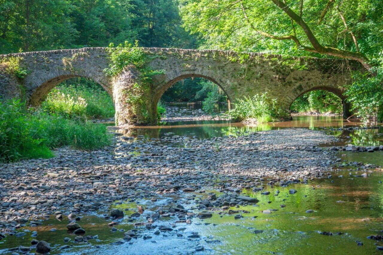 Camping im Westerwald Historische Brücke. 