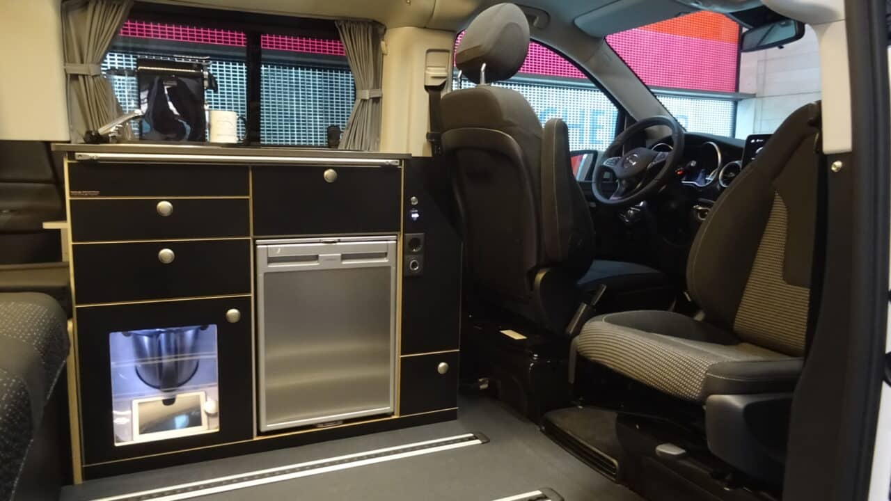 E Camper5 KuecheundFahrerkabine cKatjaScholz
