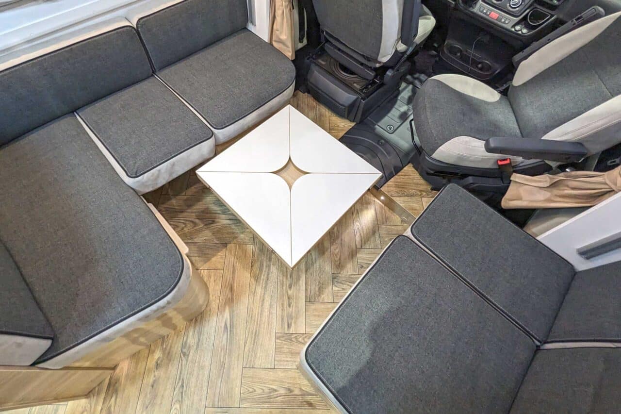 Challenger 384 Sitzgruppe 4474