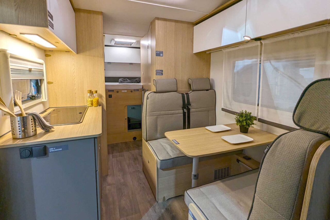 LMC Tourer Alkoven Interieur 9570