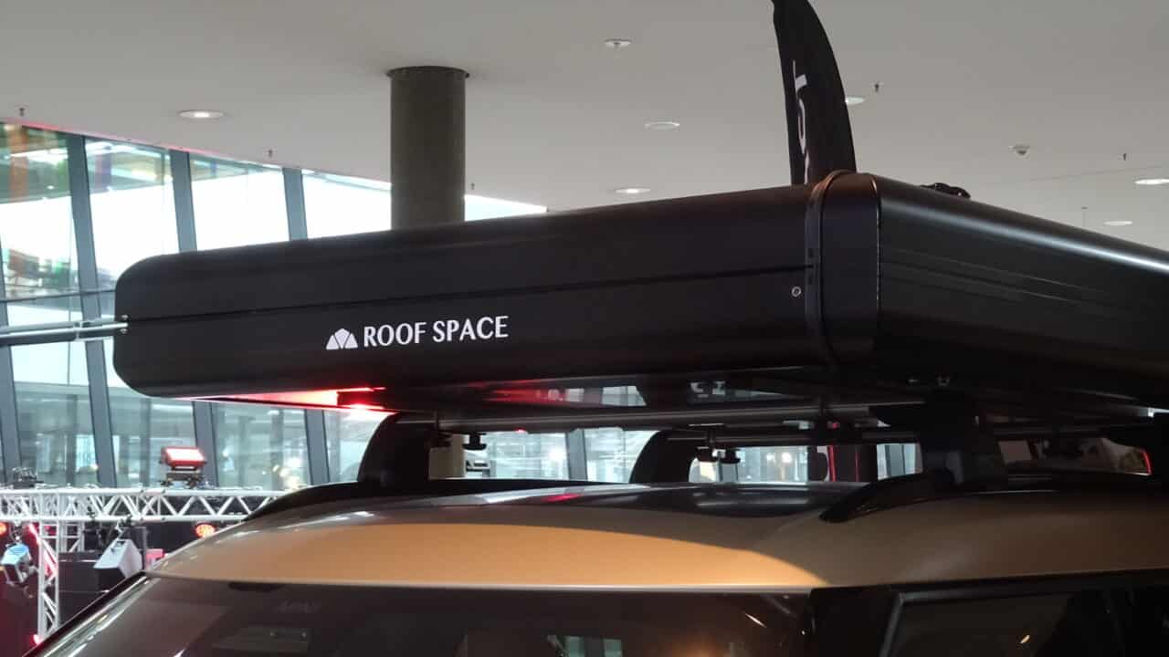 Dachzelt ROOF SPACE 2: Weltneuheit mit schnellem Aufbau und großzügigem Raum 5 RoofSpace4 alsKoffer cKatja Scholz