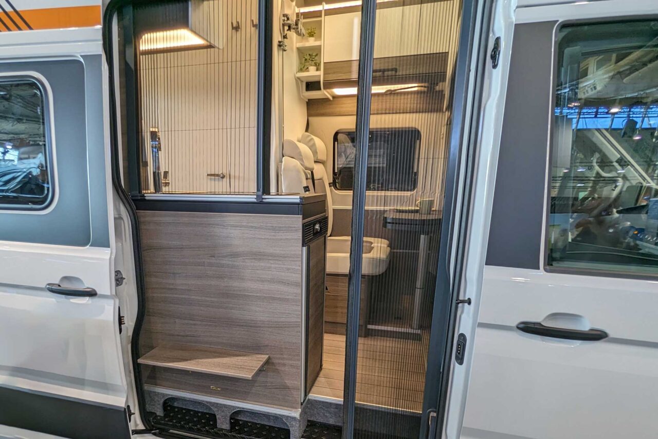 Vantourer MAN 600 D Seitentuer 0188